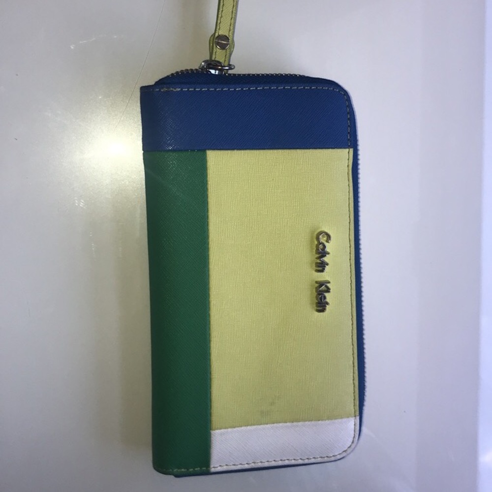 calvin klein wallet/wristlet